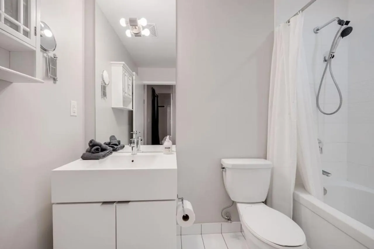 City Serenity 1 Bedroom With Balcony Toronto